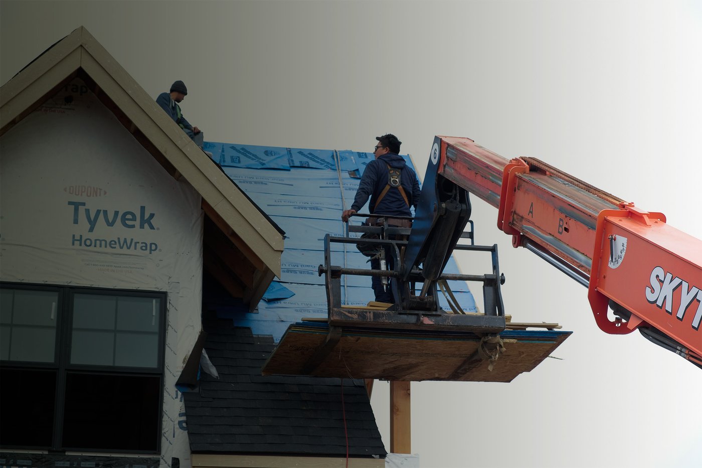 Roofing crew installing CertainTeed shingles on a The Treasure Valley home